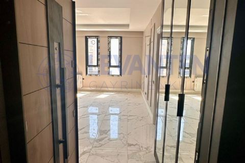 LEVANTENDEN 2 BLOK HAVUZLU SİTE İÇİ EBEVEYN BANYOLU KOMBİLİ 2+1