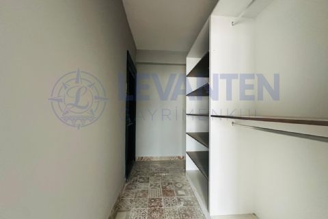LEVANTENDEN ÇEŞMELİDE HAVUZLU SIFIR 2+1 GÜNEY VE DOĞU CEPHE