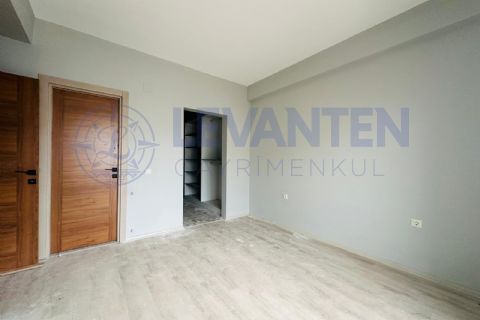 LEVANTENDEN ÇEŞMELİDE HAVUZLU SIFIR 2+1 GÜNEY VE DOĞU CEPHE