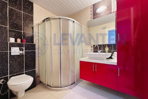 LEVANTENDEN ÇİFTLİKKÖYDE HAVUZLU SİTE İÇİ 3+1 CEPHELERİ AÇIK