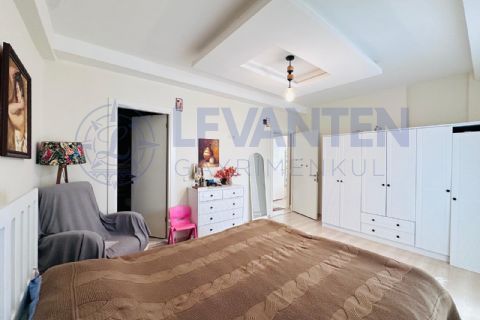 LEVANTENDEN ÇİFTLİKKÖYDE HAVUZLU SİTE İÇİ 3+1 CEPHELERİ AÇIK