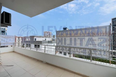 LEVANTENDEN ÇİFTLİKKÖYDE HAVUZLU SİTE İÇİ 3+1 CEPHELERİ AÇIK