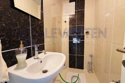 LEVANTENDEN ÇİFTLİKKÖYDE HAVUZLU SİTE İÇİ 3+1 CEPHELERİ AÇIK