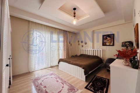 LEVANTENDEN ÇİFTLİKKÖYDE HAVUZLU SİTE İÇİ 3+1 CEPHELERİ AÇIK