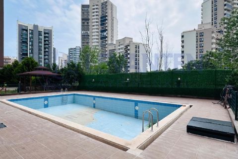 LEVANTENDEN ÇİFTLİKKÖYDE HAVUZLU SİTE İÇİ 3+1 CEPHELERİ AÇIK