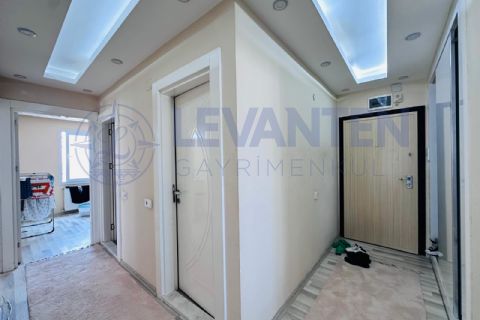 LEVANTENDEN DENİZ GÖREN KOMBİLİ YÜKSEK KAT 3+1