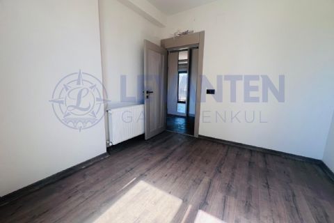 LEVANTEN'DEN DENİZ MAH, SAHİLE YAKIN HAVUZLU 1+1