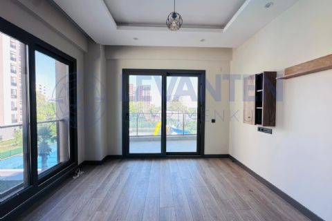 LEVANTENDEN DENİZ MANZARALI AQUAHAVUZLU SİTE İÇİ ULTRA LÜKS 1+1