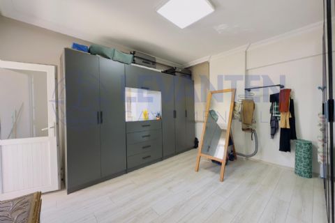 LEVANTENDEN DENİZE YAKIN HAVUZ KOMBİ GENİŞ OTURUM MASRAFSIZ 3+1