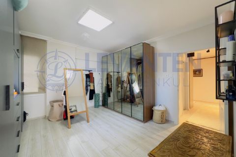 LEVANTENDEN DENİZE YAKIN HAVUZ KOMBİ GENİŞ OTURUM MASRAFSIZ 3+1