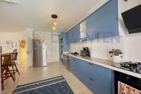 LEVANTENDEN DENİZE YAKIN HAVUZ KOMBİ GENİŞ OTURUM MASRAFSIZ 3+1