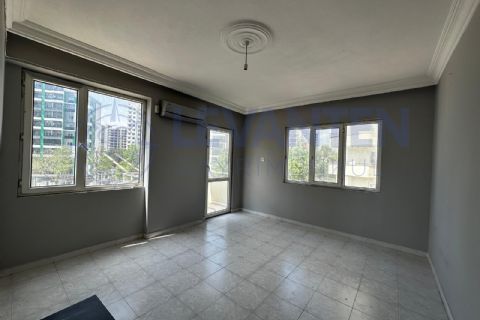 LEVANTENDEN DENİZE YAKIN HAVUZLU SİTE GENİŞ OTURUM 2+1
