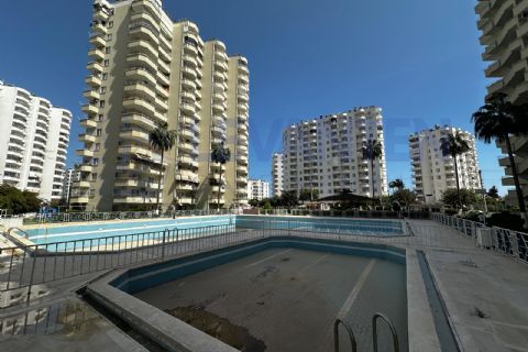 LEVANTENDEN DENİZE YAKIN HAVUZLU SİTE GENİŞ OTURUM 2+1