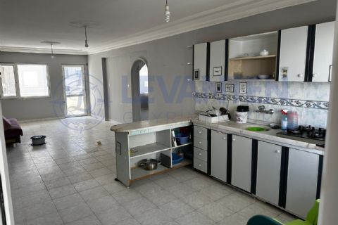 LEVANTENDEN DENİZE YAKIN HAVUZLU SİTE GENİŞ OTURUM 2+1