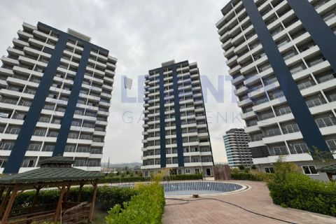 LEVANTENDEN DENİZE YAKIN HAVUZLU SİTE İÇİ 1+1