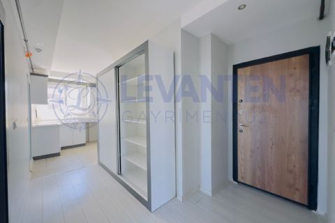 LEVANTENDEN GELECEK OKULU CİVARI Kombili Cam Balkonlu 3+1 Daire