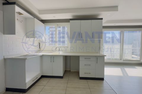 LEVANTENDEN GELECEK OKULU CİVARI Kombili Cam Balkonlu 3+1 Daire