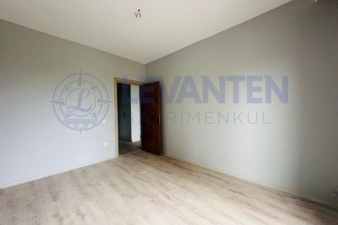LEVANTEN'DEN GÜNEY CEPHELİ HAVUZLU SIFIR 1+1