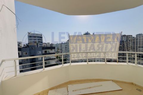 LEVANTENDEN HAVUZLU SİTE DENİZ GÖREN BALKON KOMBİ CAM BALKON 3+1