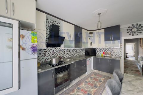 LEVANTENDEN HAVUZLU SİTE İÇİ KOMBİ CAM BALKON İÇİ YENİLENMİŞ 3+1