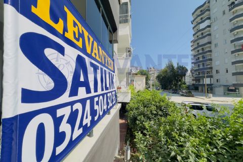 LEVANTENDEN HAVUZLU SİTE İÇİ KOMBİ CAM BALKON İÇİ YENİLENMİŞ 3+1