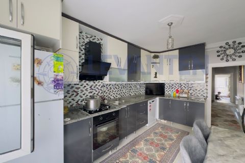 LEVANTENDEN HAVUZLU SİTE İÇİ KOMBİ CAM BALKON İÇİ YENİLENMİŞ 3+1