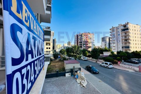 LEVANTENDEN KİTAPSAN ARKASI SOSYETEYE YAKIN 3+1