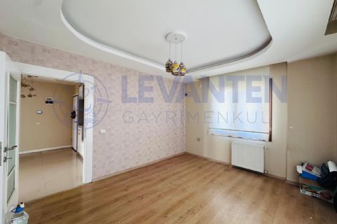 LEVANTENDEN KOMBİ CAM BALKON KLİMA CADDE ÜZERİ HER KAT TEK 3+1
