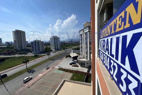 LEVANTENDEN KOMBİ CAM BALKON KLİMA CADDE ÜZERİ HER KAT TEK 3+1