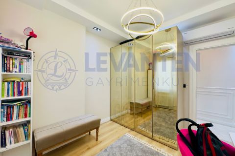 LEVANTENDEN MENDERESTE İÇ MİMAR YAPIMI TEK BLOK HAVUZLU 4+1