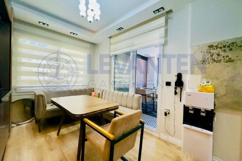 LEVANTENDEN MENDERESTE İÇ MİMAR YAPIMI TEK BLOK HAVUZLU 4+1