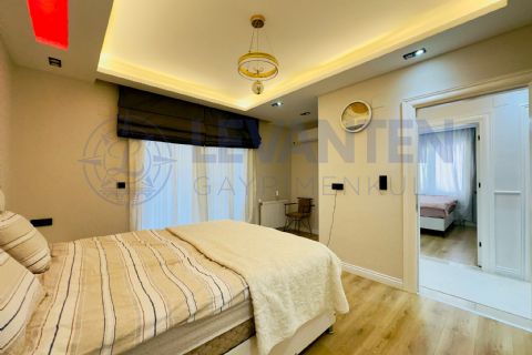 LEVANTENDEN MENDERESTE İÇ MİMAR YAPIMI TEK BLOK HAVUZLU 4+1