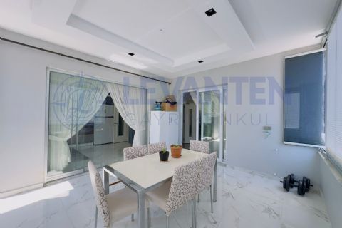 LEVANTENDEN MERKEZİ KONUM SİTE HAVUZ KOMBİ LÜKS 4+1