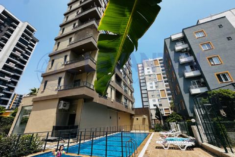 LEVANTENDEN Merkezi Konumda Havuzlu 1+1 Daire - Denize Yakın