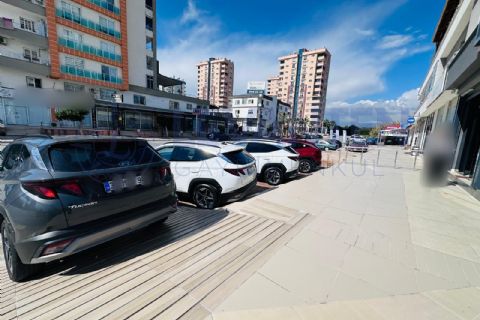 LEVANTENDEN MEZİTLİ 2. ÇEVRE YOLU CEPHELİ 70+170 M2 ALAN