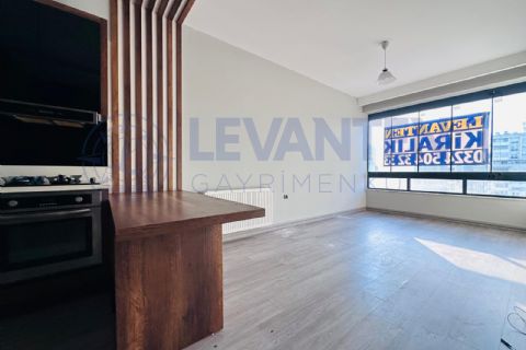 LEVANTENDEN MEZİTLİ KAYMAKAMLIK ARKASI TEMİZ 1+1