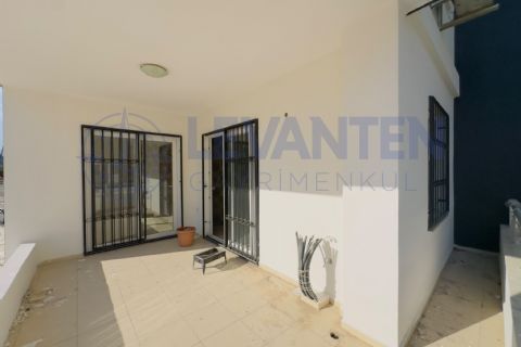 LEVANTENDEN Mezitli Vatan Caddesi'nde Geniş 4+1 Teraslı Daire