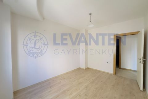 LEVANTENDEN Mezitli Vatan Caddesi'nde Geniş 4+1 Teraslı Daire