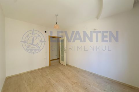 LEVANTENDEN Mezitli Vatan Caddesi'nde Geniş 4+1 Teraslı Daire