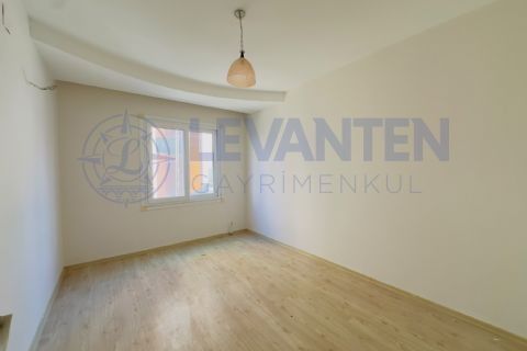 LEVANTENDEN Mezitli Vatan Caddesi'nde Geniş 4+1 Teraslı Daire