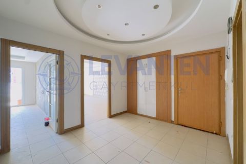 LEVANTENDEN Mezitli Vatan Caddesi'nde Geniş 4+1 Teraslı Daire