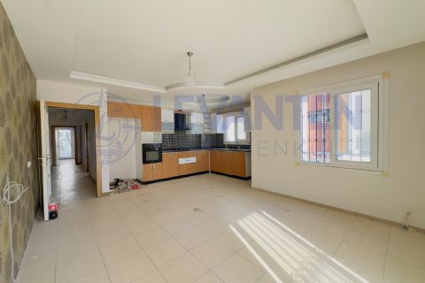 LEVANTENDEN Mezitli Vatan Caddesi'nde Geniş 4+1 Teraslı Daire