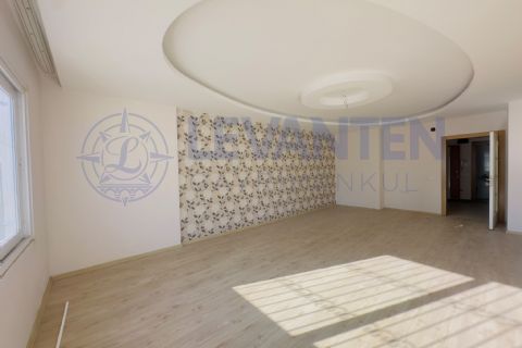 LEVANTENDEN Mezitli Vatan Caddesi'nde Geniş 4+1 Teraslı Daire