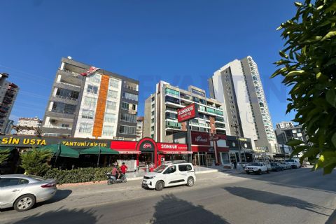 LEVANTENDEN Mezitli Vatan Caddesi'nde Geniş 4+1 Teraslı Daire