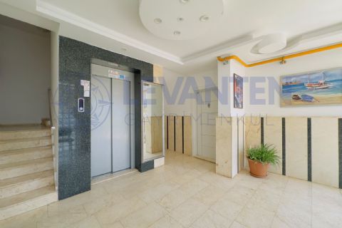 LEVANTENDEN Mezitli Yenimahalle'de CEPHE AÇIK Satılık 3+1 Daire