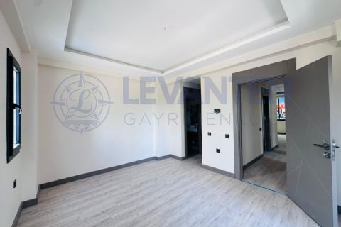 LEVANTENDEN SIFIR HAVUZLU SİTEDE EBEVEYN BANYO YERDEN ISITMA 2+1