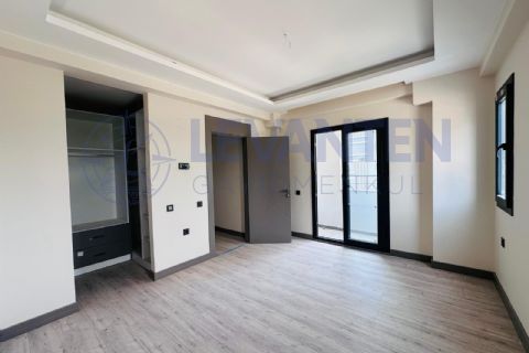 LEVANTENDEN SIFIR HAVUZLU SİTEDE EBEVEYN BANYO YERDEN ISITMA 2+1
