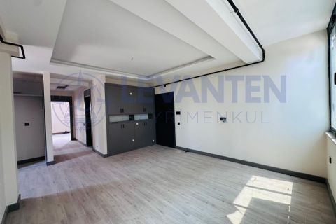 LEVANTENDEN SIFIR HAVUZLU SİTEDE EBEVEYN BANYO YERDEN ISITMA 2+1