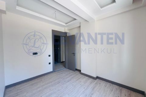 LEVANTENDEN SIFIR HAVUZLU SİTEDE EBEVEYN BANYO YERDEN ISITMA 2+1
