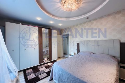 LEVANTENDEN SOLİ CENTERA YAKIN SİTE İÇİ HAVUZLU 3+1